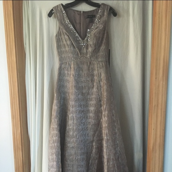Aidan Mattox Dresses & Skirts - AidanMattox Metallic Organza Jeweled Formal Dress